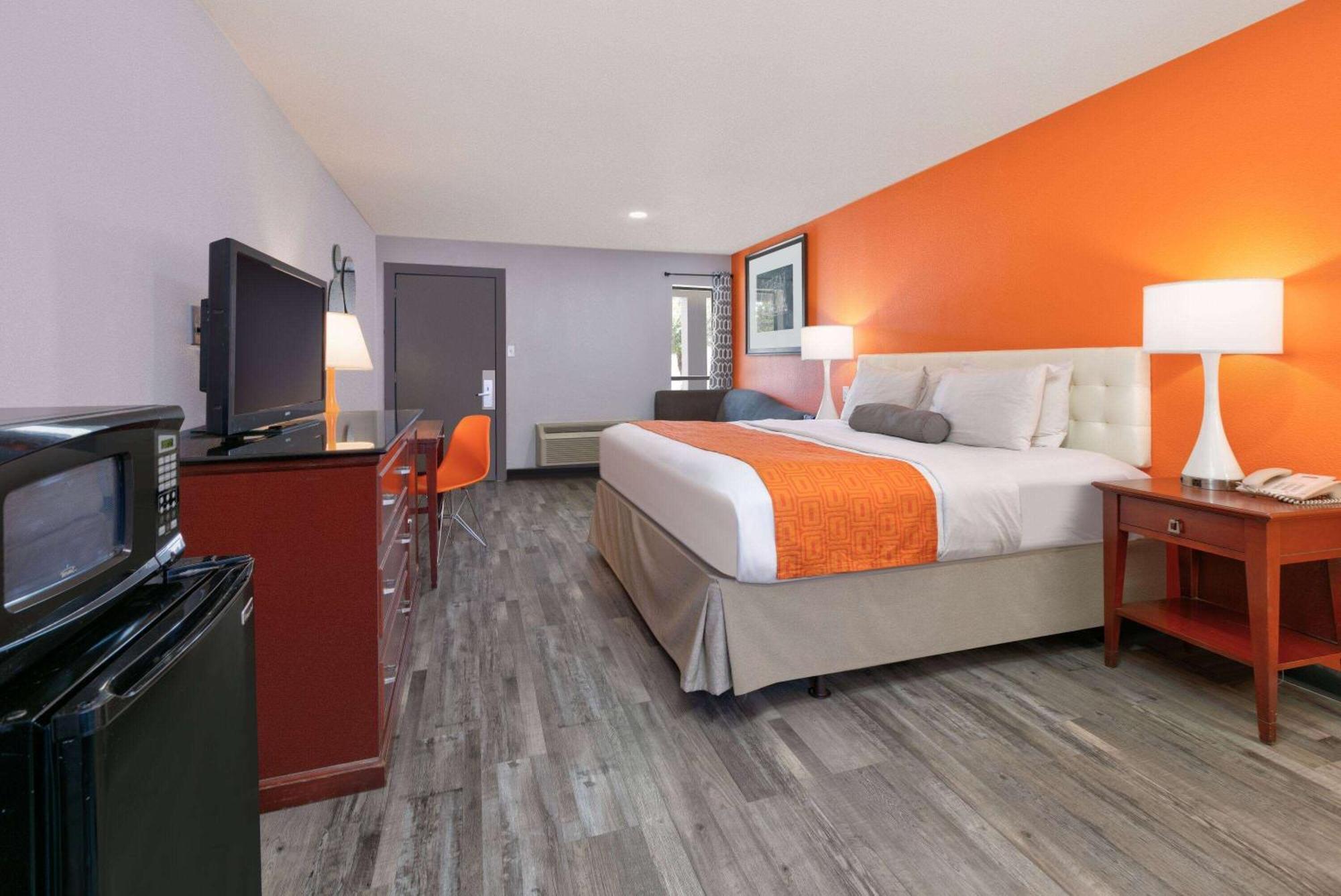 ฮาวเวิร์ด จอห์นสัน บาย วินด์แฮม ซานมาร์คอส Hotel ภายนอก รูปภาพ