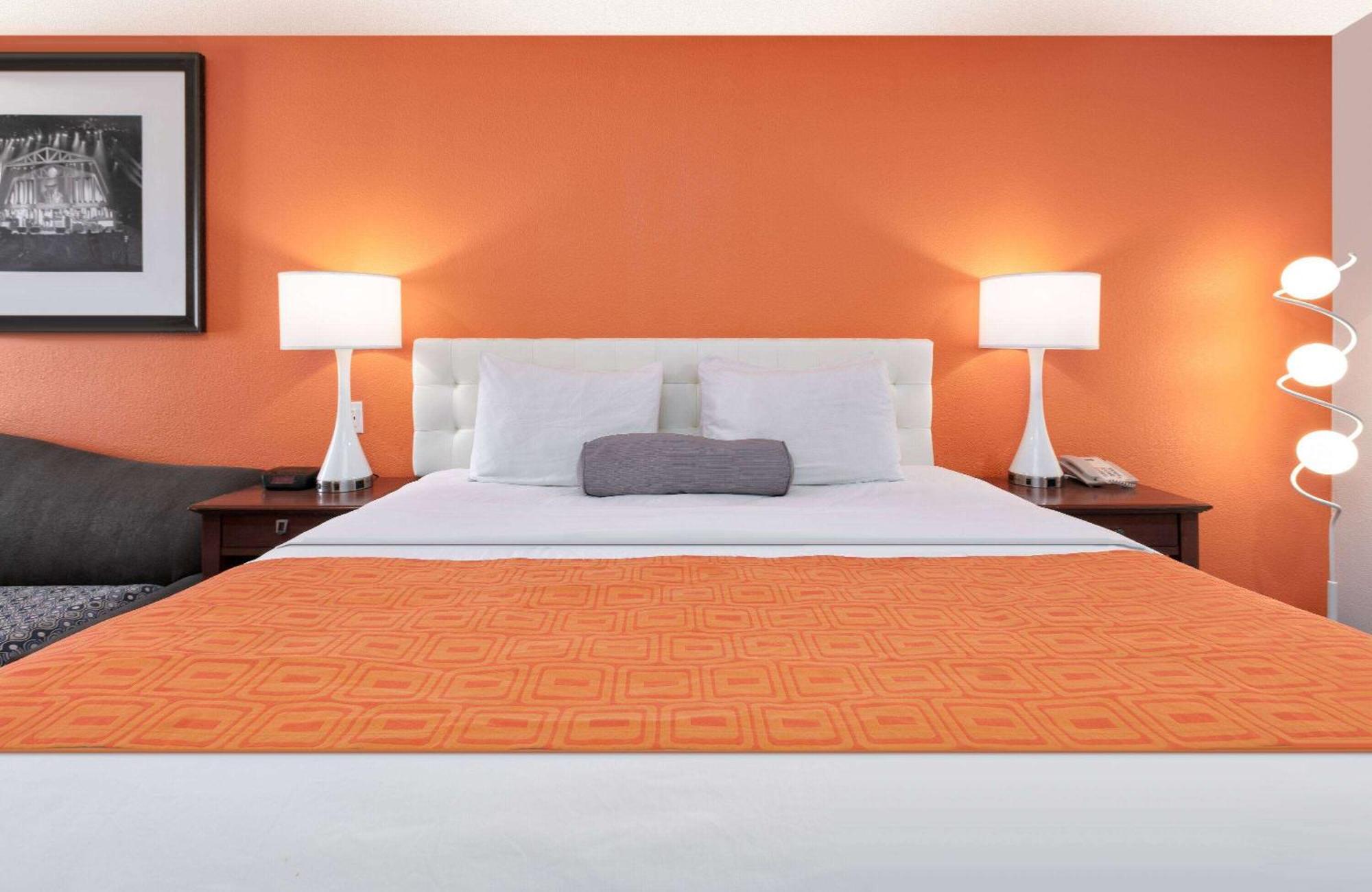 ฮาวเวิร์ด จอห์นสัน บาย วินด์แฮม ซานมาร์คอส Hotel ภายนอก รูปภาพ