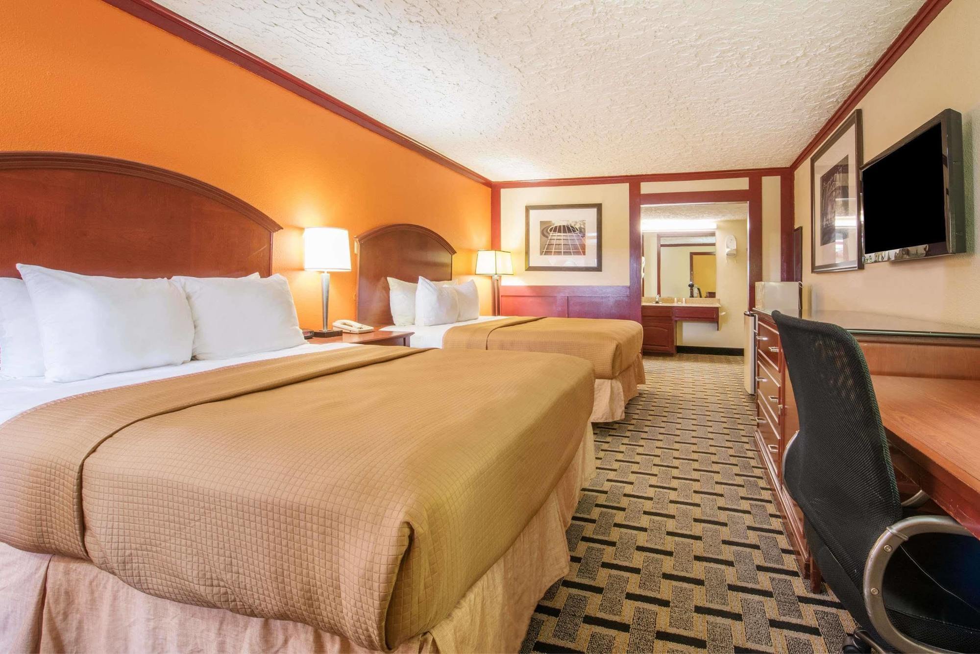 ฮาวเวิร์ด จอห์นสัน บาย วินด์แฮม ซานมาร์คอส Hotel ภายนอก รูปภาพ