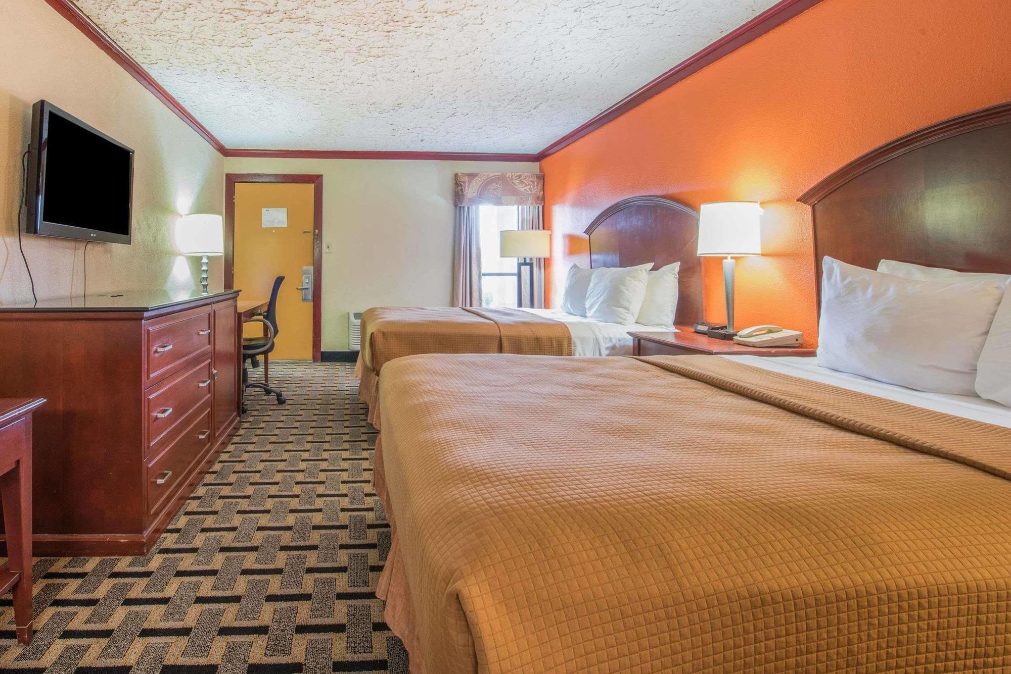 ฮาวเวิร์ด จอห์นสัน บาย วินด์แฮม ซานมาร์คอส Hotel ภายนอก รูปภาพ