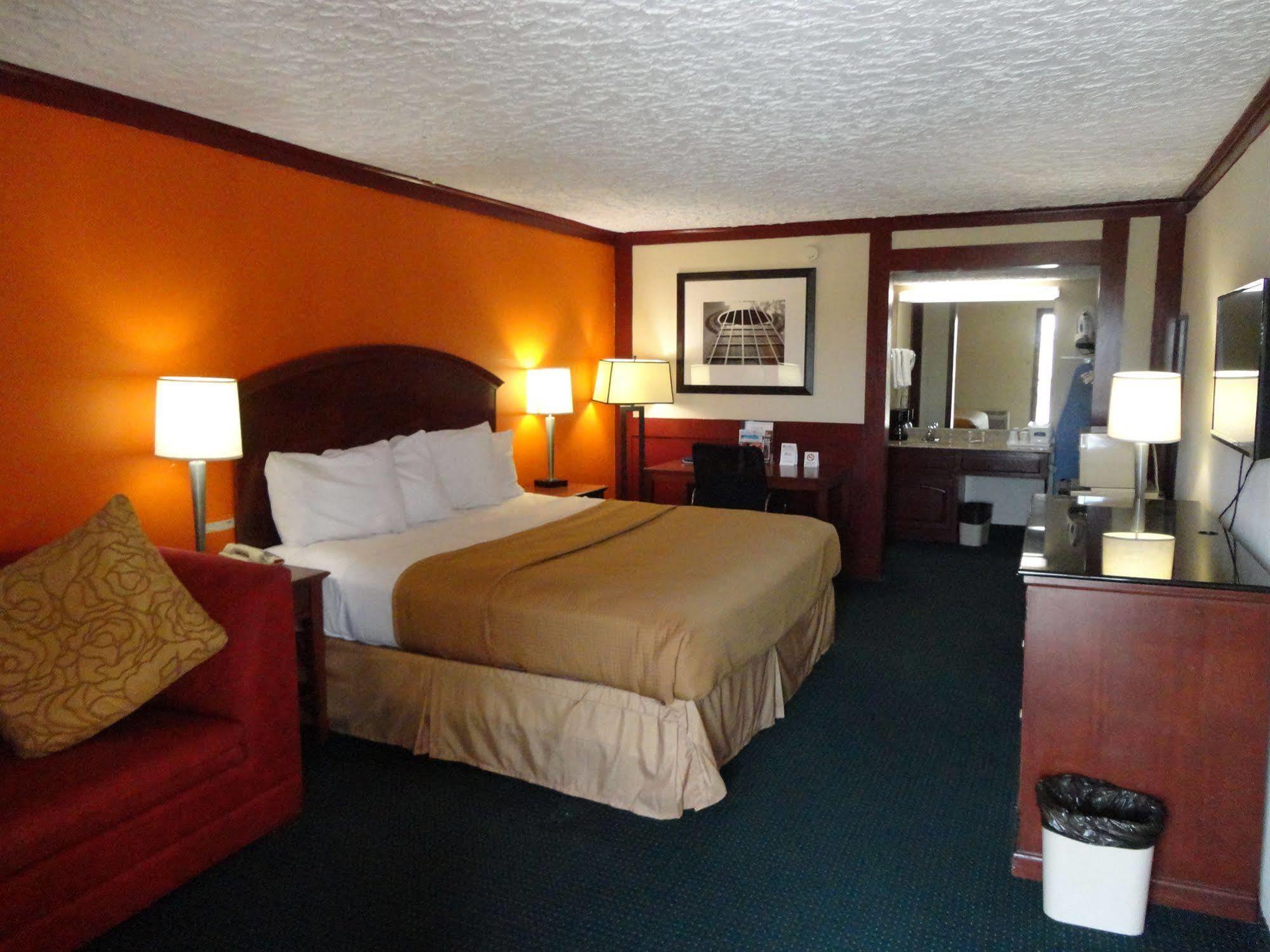 ฮาวเวิร์ด จอห์นสัน บาย วินด์แฮม ซานมาร์คอส Hotel ภายนอก รูปภาพ
